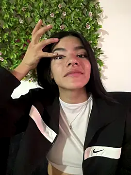 liss hot  online show from December 14, 3:50 pm