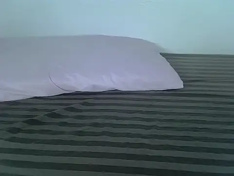 laetitia  online show from October 12, 10:58 am