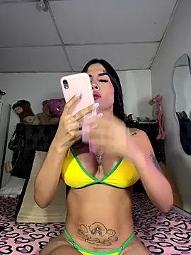 Snapshot of saragill323 chatting on November 18, 4:00 pm saragill323 online show from November 18, 4:00 pm