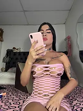 Snapshot of saragill323 chatting on November 22, 2:16 pm saragill323 online show from November 22, 2:16 pm