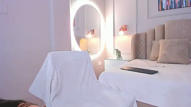 aria greco online show from December 13, 2:43 am