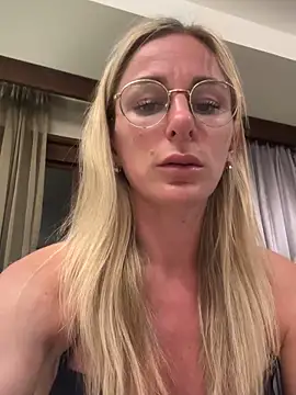 Liana Lou online show from March 30, 2:18 pm