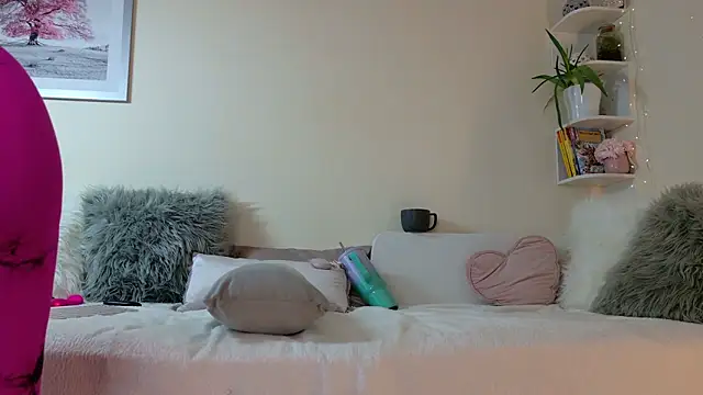 KatBigBum online show from January 2, 2:13 pm