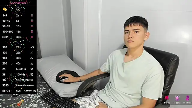 Jacobb Lee online show from December 28, 6:40 pm