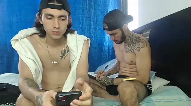 Snapshot of Hot_Sharks_ chatting on March 7, 12:34 pm Hot Sharks online show from March 7, 12:34 pm