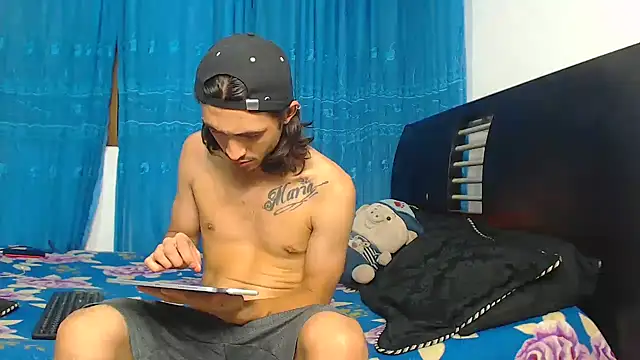Snapshot of Hot_Sharks_ chatting on October 1, 1:00 am Hot Sharks online show from October 1, 1:00 am