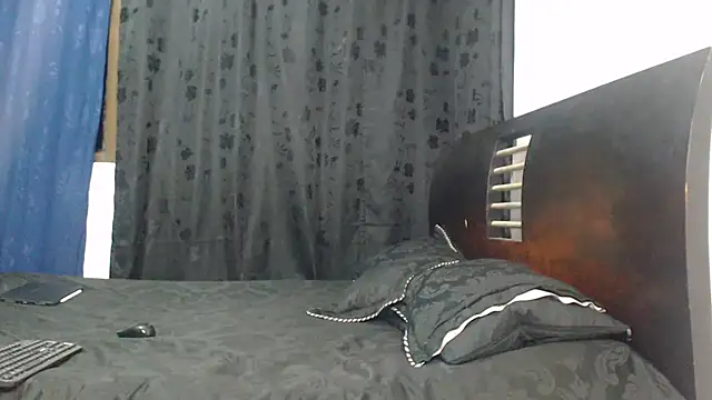 Hot Sharks  online show from March 18, 7:11 am