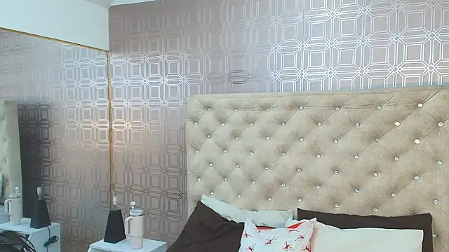 Snapshot of Sara_Desire chatting on January 16, 12:20 pm Sara Desire online show from January 16, 12:20 pm