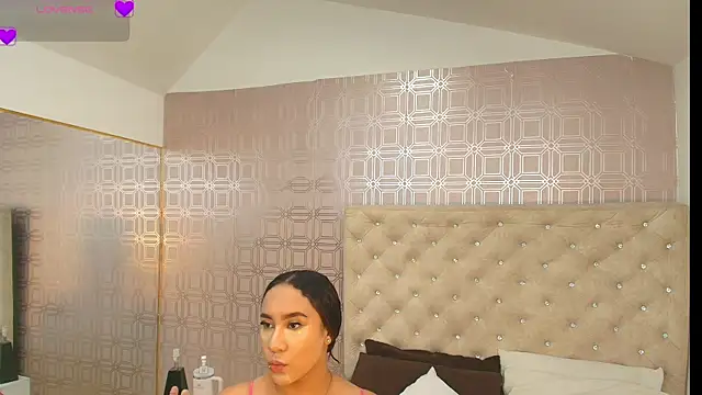 Snapshot of Sara_Desire chatting on January 29, 12:24 pm Sara Desire online show from January 29, 12:24 pm