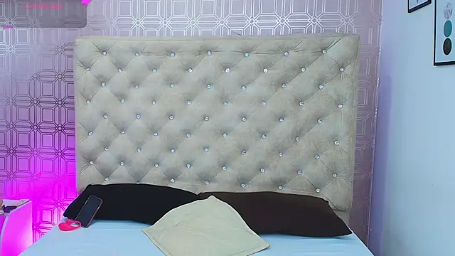 Snapshot of Sara_Desire chatting on February 28, 12:31 pm Sara Desire online show from February 28, 12:31 pm