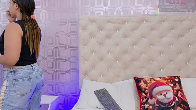 Snapshot of Sara_Desire chatting on November 25, 12:16 pm Sara Desire online show from November 25, 12:16 pm