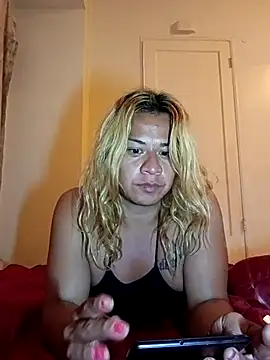 Snapshot of allissonw13 chatting on April 23, 12:12 am allissonw13 online show from April 23, 12:12 am