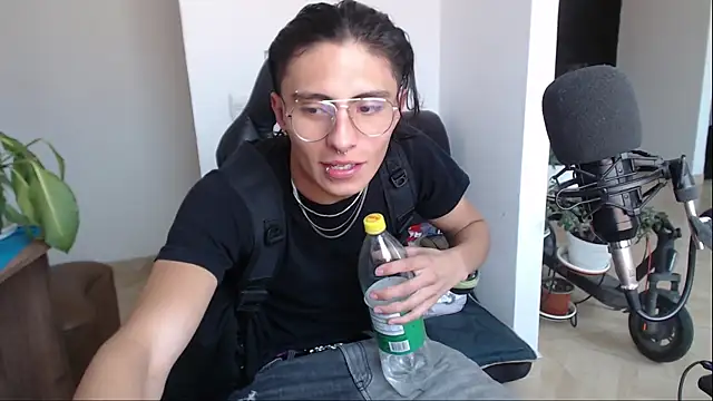 jay dimarco2 online show from February 8, 8:34 pm