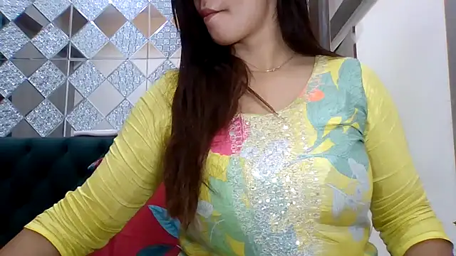 Snapshot of sparkling_queen chatting on November 5, 1:55 pm sparkling queen online show from November 5, 1:55 pm