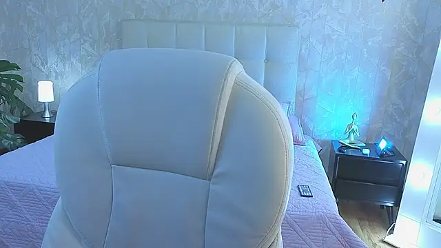 cute hollywood online show from March 19, 8:02 pm