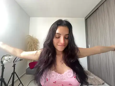 dakota le online show from June 6, 2:44 pm
