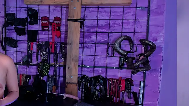 alexia aitanaa  online show from February 18, 9:00 pm