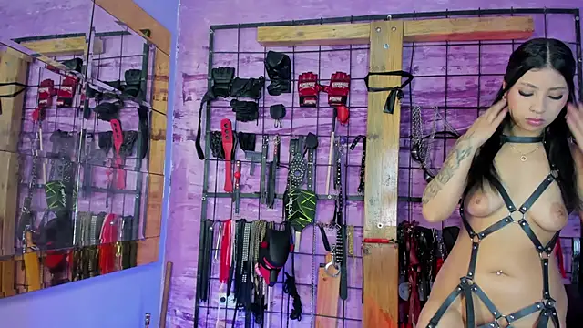 alexia aitanaa  online show from February 21, 7:04 pm