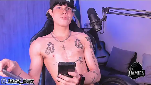 cinnamon boyxxx online show from September 21, 2:35 am