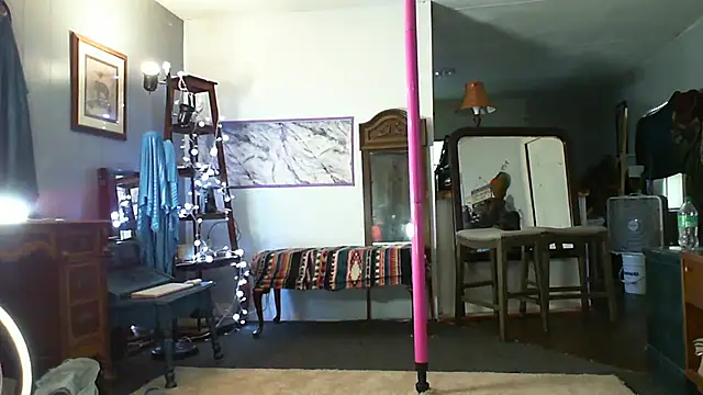 Genevieve143 online show from September 25, 11:19 pm