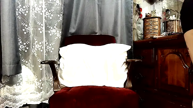 Genevieve143 online show from April 7, 10:15 am