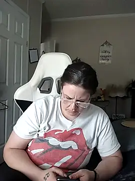 velvetta  online show from March 13, 9:26 pm