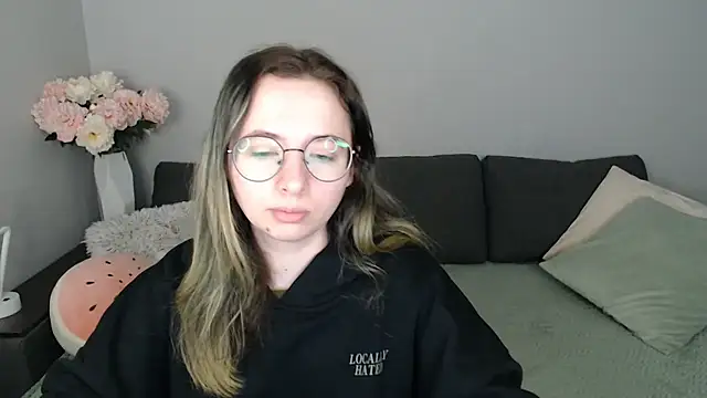 Mini Diva online show from October 28, 9:13 am