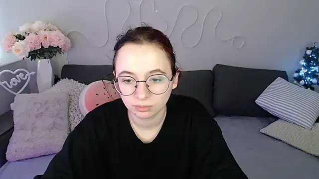 Mini Diva online show from December 16, 9:14 am