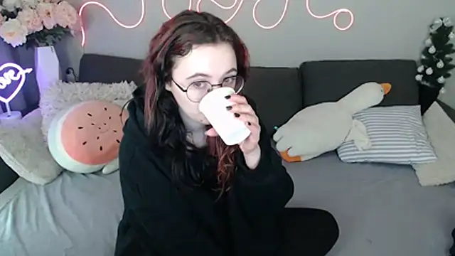 Mini Diva online show from March 29, 8:14 am