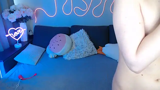 Mini Diva online show from April 19, 8:46 am