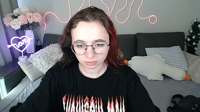 Mini Diva online show from April 21, 8:31 am