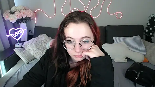 Mini Diva online show from April 22, 8:06 am