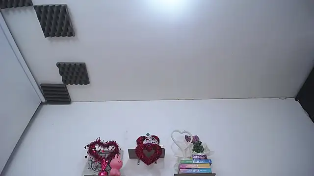 luly pink online show from December 20, 10:27 am