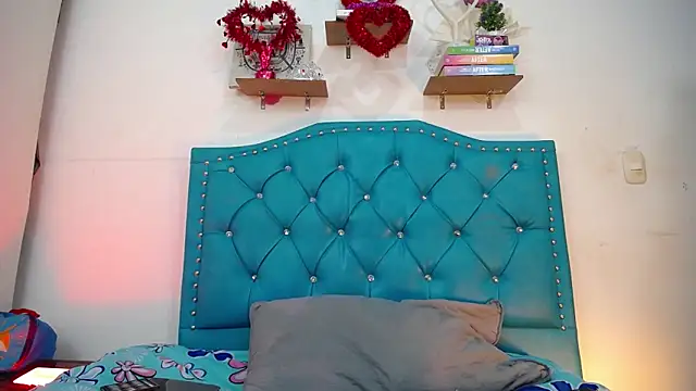 luly pink online show from February 13, 3:07 am