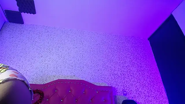 luly pink online show from September 19, 3:08 am