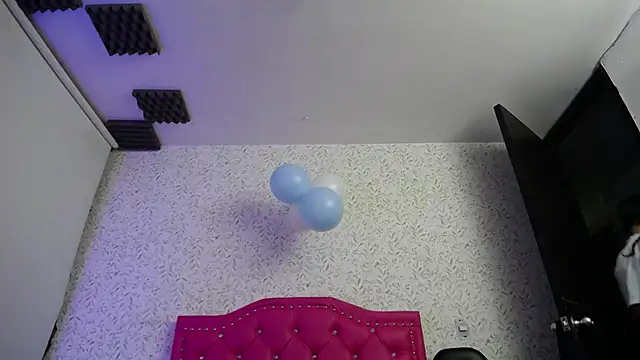 luly pink online show from October 11, 4:12 am