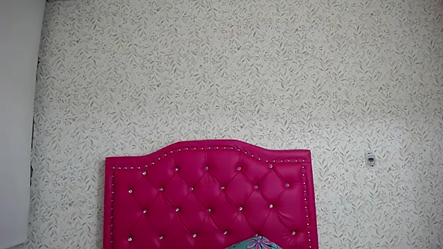 luly pink online show from December 16, 4:06 am