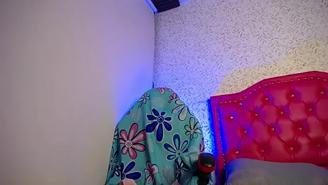 luly pink online show from March 17, 4:06 am