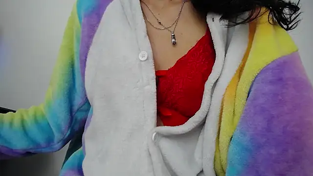 luly pink online show from April 10, 5:34 am