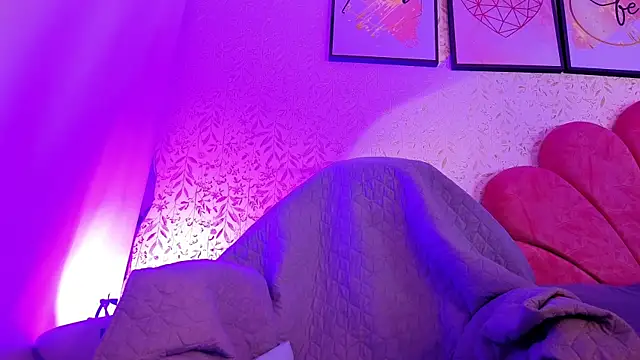 Snapshot of luly_pink chatting on July 4, 3:35 am luly pink online show from July 4, 3:35 am