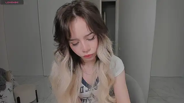 KellyBarton online show from December 10, 12:50 am