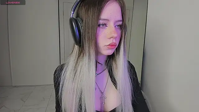 KellyBarton online show from March 16, 8:43 pm