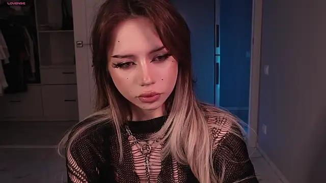 KellyBarton online show from April 12, 10:15 pm