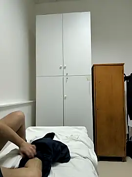 onbifeet online show from March 3, 12:15 am