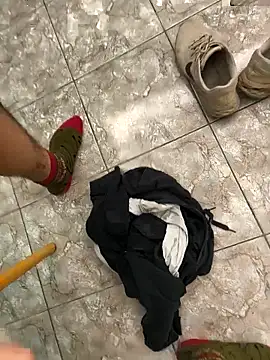 onbifeet online show from April 5, 7:22 pm