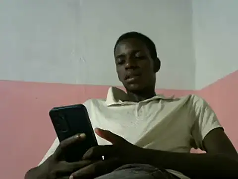 Snapshot of Bigras0011 chatting on December 2, 3:26 am Bigras0011 online show from December 2, 3:26 am