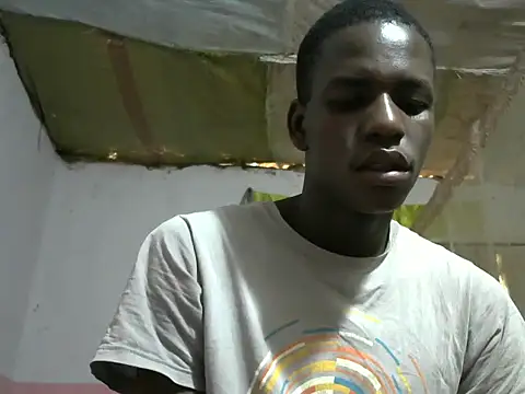 Snapshot of Bigras0011 chatting on September 26, 5:11 am Bigras0011 online show from September 26, 5:11 am