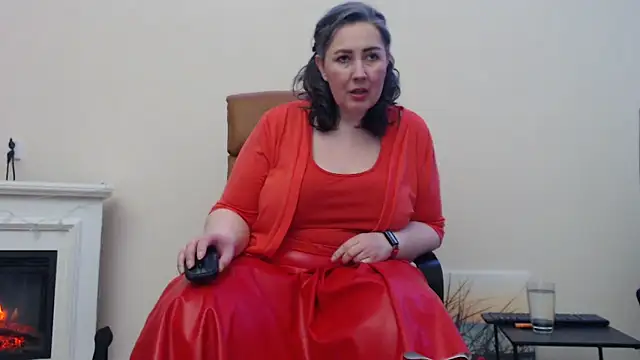 MilfGina online show from February 21, 8:38 pm