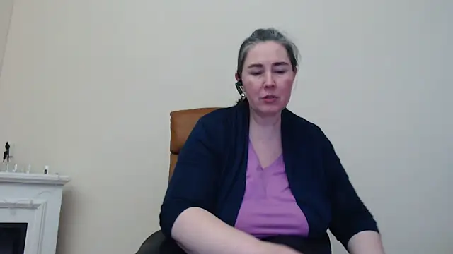 MilfGina online show from March 18, 8:37 pm