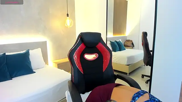 zoe danae  online show from January 8, 12:07 pm